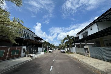 Jalan Penaga, Taman Pulai Hijauan, Kangkar Pulai 2 Storey Cluster Corner Lot for Sale