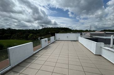 Jalan Penaga, Taman Pulai Hijauan, Kangkar Pulai 2 Storey Cluster Corner Lot for Sale