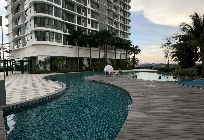 The M @ Medini Macrolink