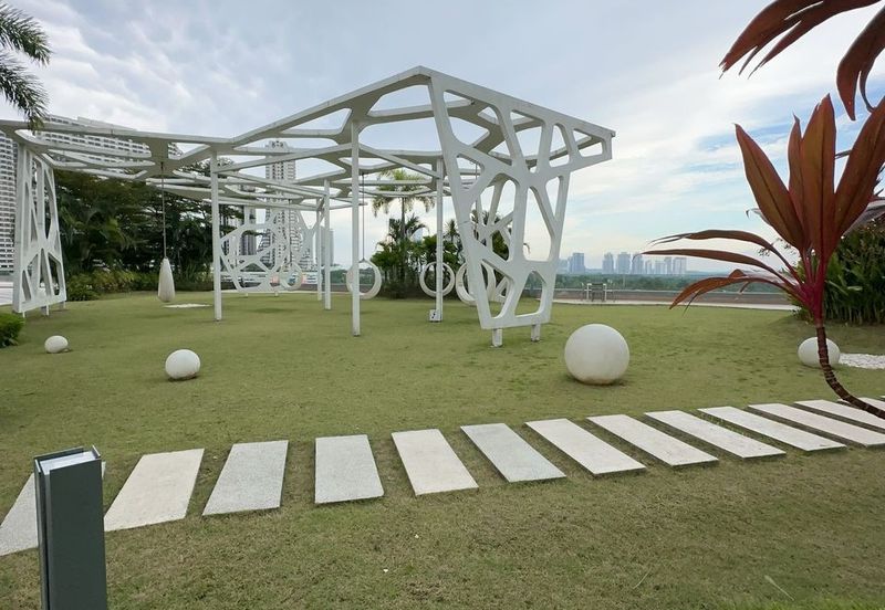 The M @ Medini Macrolink