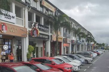 Eco Botanic 3 Storey Shop lot for Sale. Good ROI - Good Condition