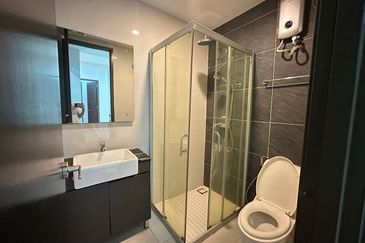 Baypoint @ Country Garden Danga Bay