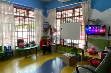 Bukit Indah Jalan Indah 18-Semi Detached 