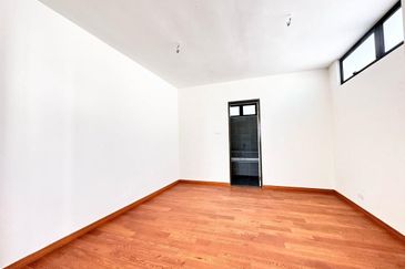 Nusa Sentral Winter Pavillion/Iskandar Puteri/3 storey Semi Detached house 