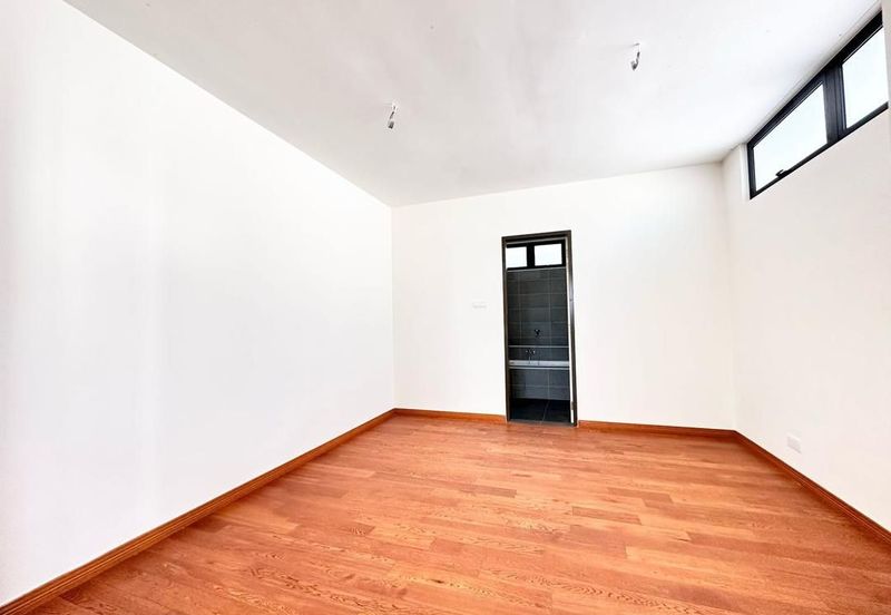 Nusa Sentral Winter Pavillion/Iskandar Puteri/3 storey Semi Detached house 