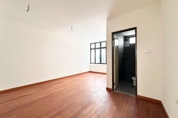 Nusa Sentral Winter Pavillion/Iskandar Puteri/3 storey Semi Detached house 