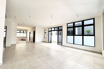 Nusa Sentral Winter Pavillion/Iskandar Puteri/3 storey Semi Detached house 