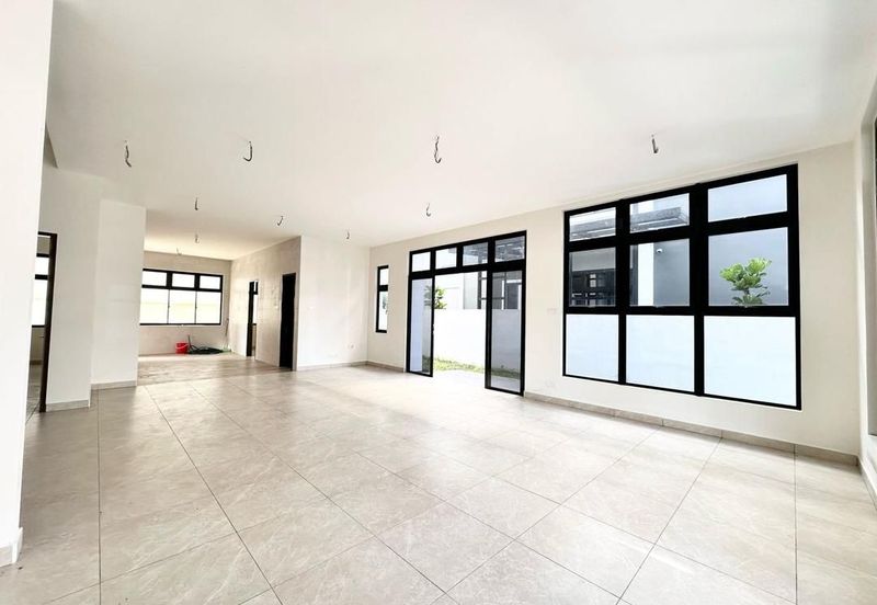 Nusa Sentral Winter Pavillion/Iskandar Puteri/3 storey Semi Detached house 