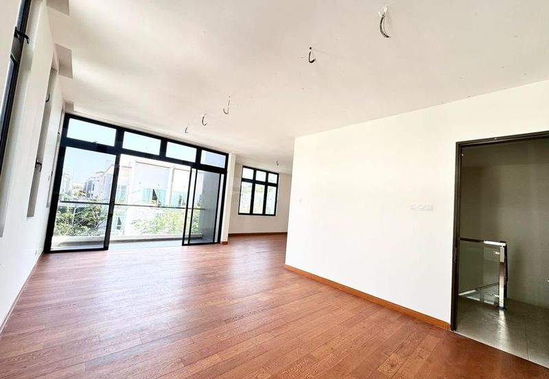 Nusa Sentral Winter Pavillion/Iskandar Puteri/3 storey Semi Detached house 