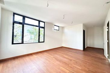 Nusa Sentral Winter Pavillion/Iskandar Puteri/3 storey Semi Detached house 