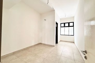 Nusa Sentral Winter Pavillion/Iskandar Puteri/3 storey Semi Detached house 