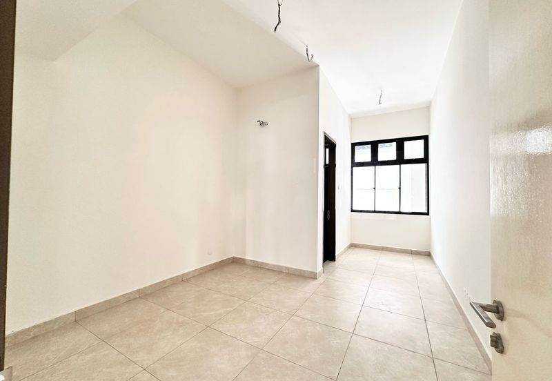 Nusa Sentral Winter Pavillion/Iskandar Puteri/3 storey Semi Detached house 