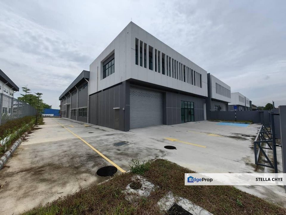 Taman Perindustrian Desa Cemerlang/Semi Detached Factory for Rent / Medium Industry , Johor, Ulu Tiram