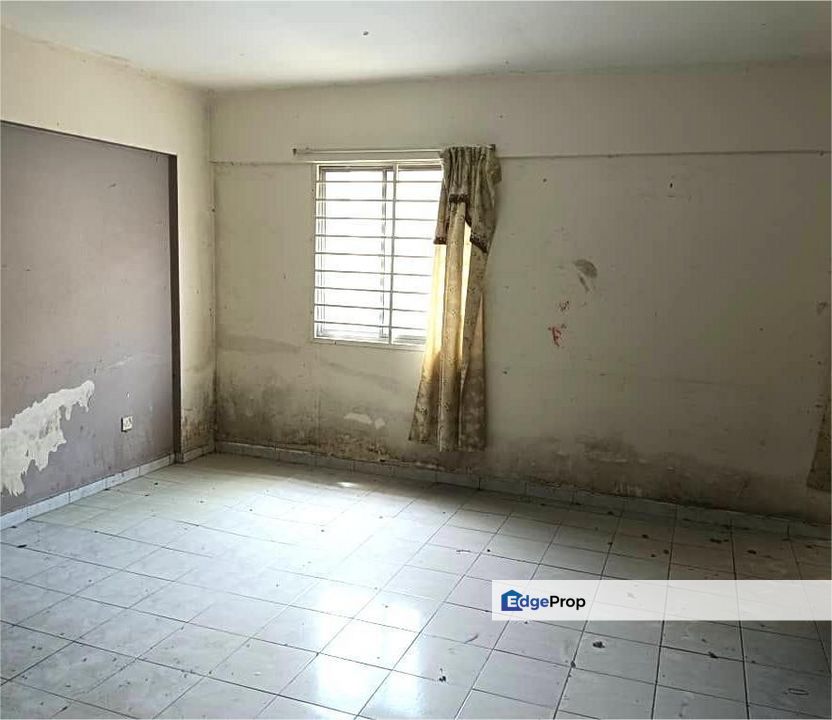 Corner Unit Pangsapuri Subang Suria in Shah Alam Near City of Elmina and HELP University [Good for Investment], Selangor, Shah Alam