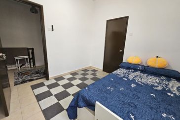 Lorong Az-Zaharah 10/23