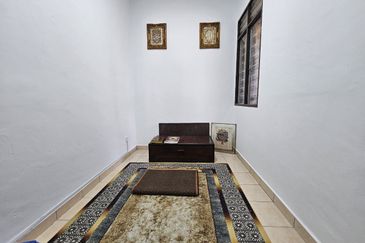 Lorong Az-Zaharah 10/23