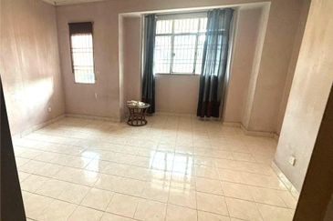 Jalan Spektrum U16 @ Taman Bukit Subang