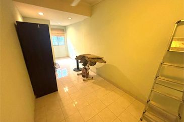 Jalan Spektrum U16 @ Taman Bukit Subang