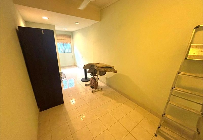 Jalan Spektrum U16 @ Taman Bukit Subang