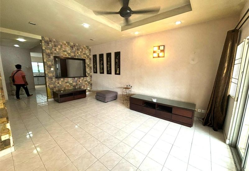 Jalan Spektrum U16 @ Taman Bukit Subang