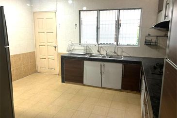 Jalan Spektrum U16 @ Taman Bukit Subang