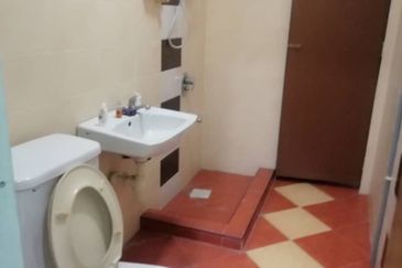 Jalan Spektrum U16 @ Taman Bukit Subang