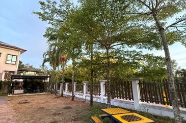 Villa Concept Luxury Style Bungalow House in Amber Bungalows, Subang Bestari [Spacious Land/Corner Lot]