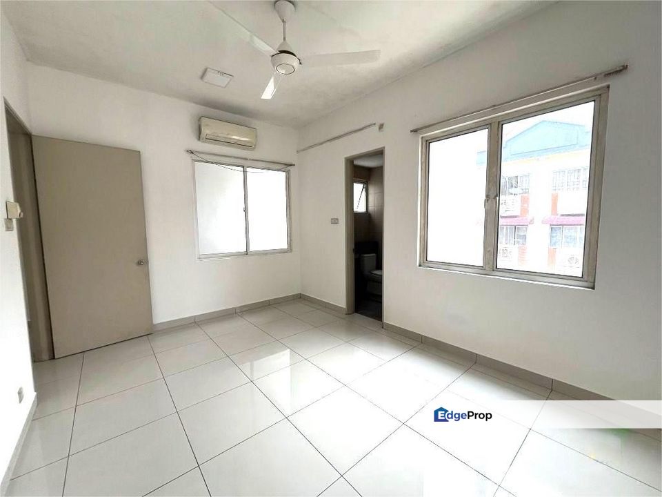 Taman Subang Mas Alstonea 3 Storey Terrace House Subang Jaya KITCHEN CABINET AIRCONDS WATER HEATERS, Selangor, Subang Jaya