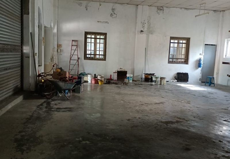 Bungalow facing road 