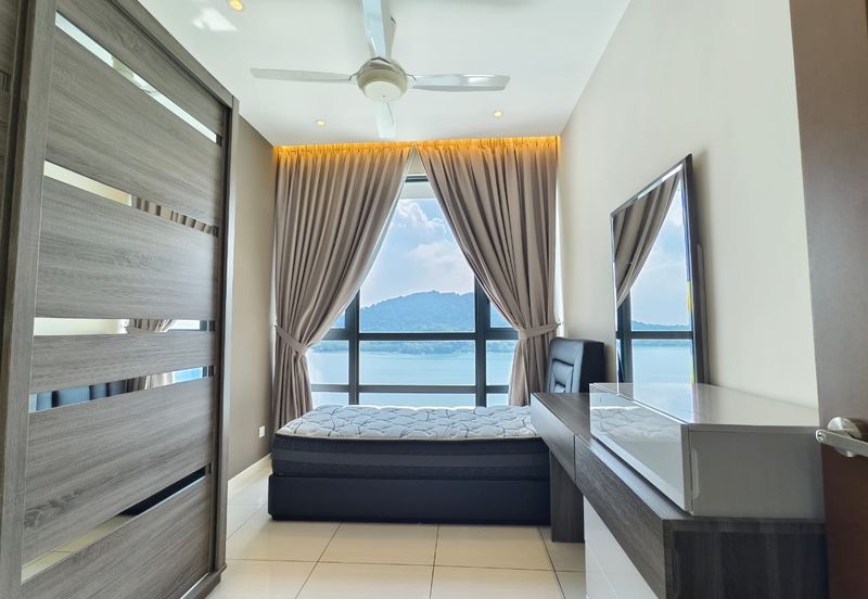 Queens Residences @ Queens Waterfront