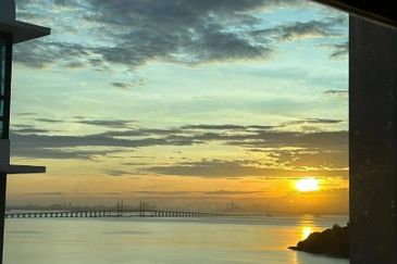 Queens Residences @ Queens Waterfront