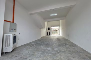 Double storey warehouse / factories, Nilai 3, Negeri Sembilan, for Sale