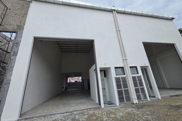 Double storey warehouse / factories, Nilai 3, Negeri Sembilan, for Sale