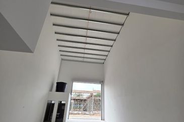 Double storey warehouse / factories, Nilai 3, Negeri Sembilan, for Sale