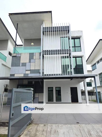 Kajang Perdana 3 Storey Semi D FREEHOLD Non Bumi Lot For Sales, Selangor, Kajang
