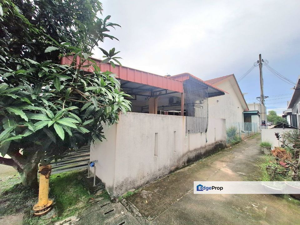 END LOT | SINGLE STOREY @ TAMAN UNIVERSITI, JALAN KEBUN SHAH ALAM, Selangor, Shah Alam