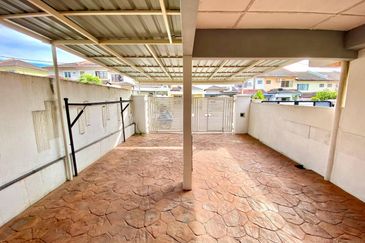 Taman Pinggiran Putra