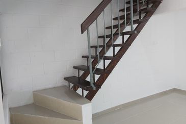 MURAH | 2 STOREY TERRACE @ TAMAN BUNGA RAYA, SEMENYIH