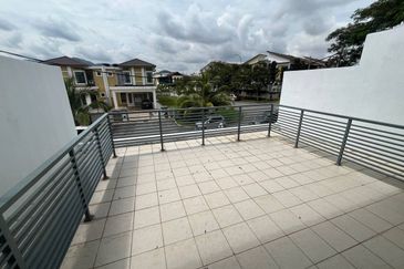 Perdana College Heights