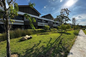 Setia Warisan Tropika (Belladonna)