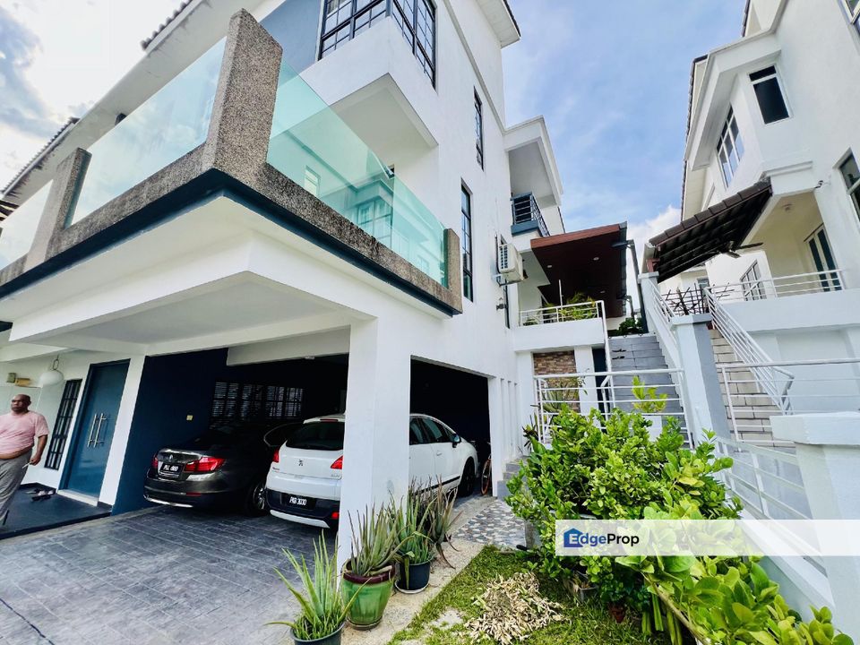 MODERN RENOVATED | 2.5 STOREY SEMI-D @ SAUJANA VILLA, KAJANG, Selangor, Kajang