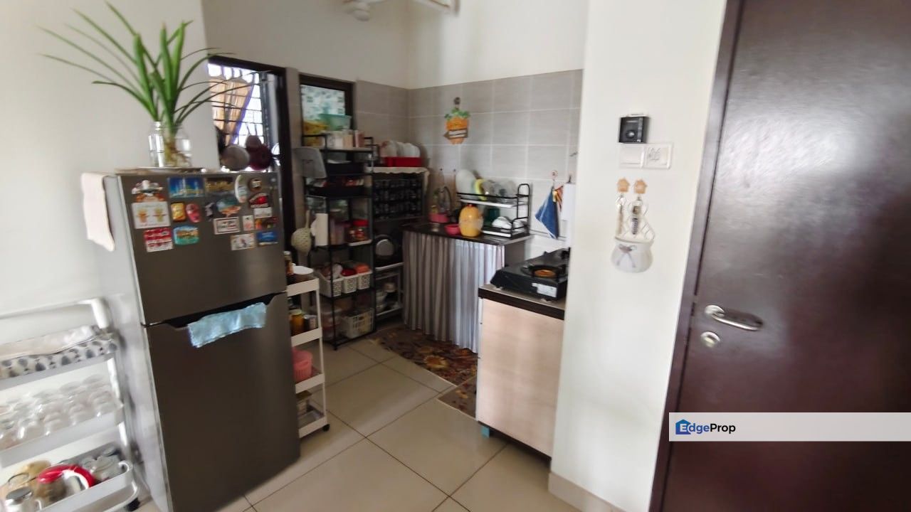 MURAH FREEHOLD CORNER UNIT @ RESIDENSI ZAMRUD, KAJANG 2, Selangor, Kajang
