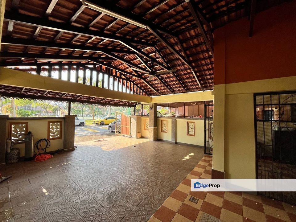 BEAUTIFUL 2 STOREY SUPERLINK @ SEKSYEN 7, SHAH ALAM, Selangor, Shah Alam