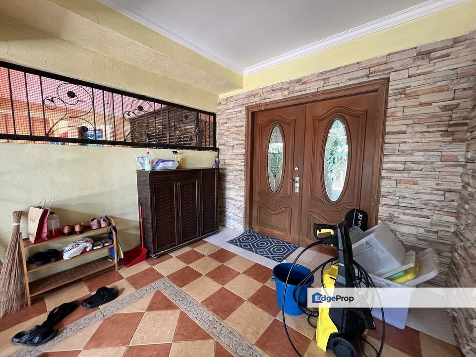 BEAUTIFUL 2 STOREY SUPERLINK @ SEKSYEN 7, SHAH ALAM, Selangor, Shah Alam