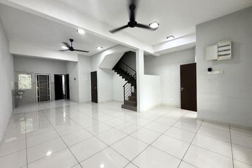 MODERN | 2 STOREY TERRACE @ TAMAN RUBY, DENGKIL