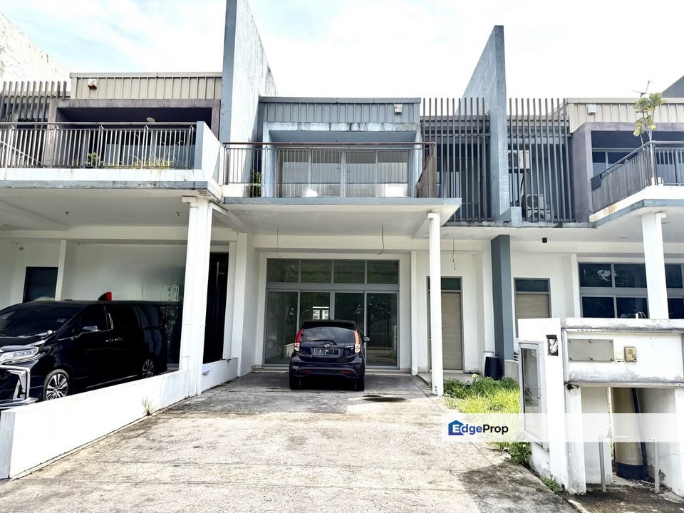 Facing Lake D'island Residence Puchong 2 Storey Superlink, Selangor, Puchong