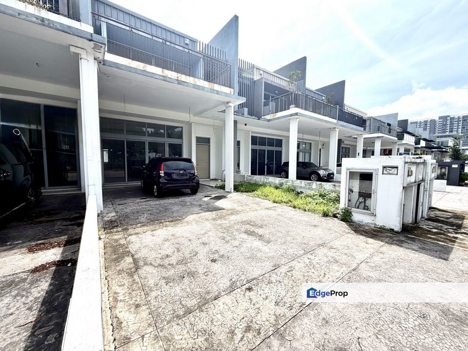 Facing Lake D'island Residence Puchong 2 Storey Superlink, Selangor, Puchong
