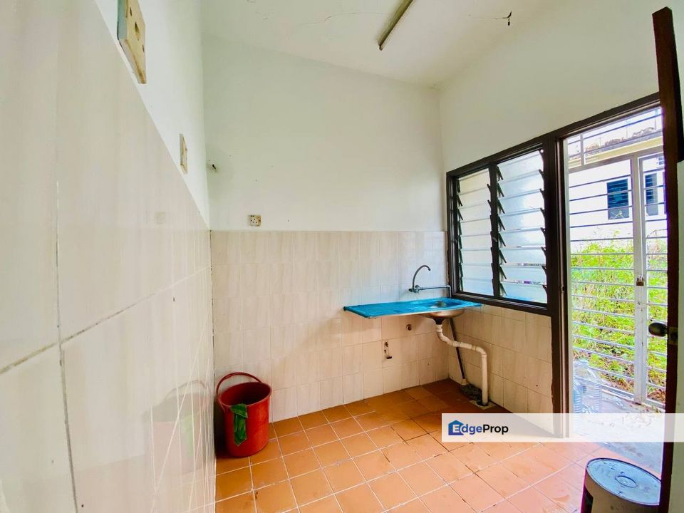 CANTIK | 2 STOREY @ TAMAN LESTARI PUTRA SEKSYEN 1, SERI KEMBANGAN, Selangor, Seri Kembangan