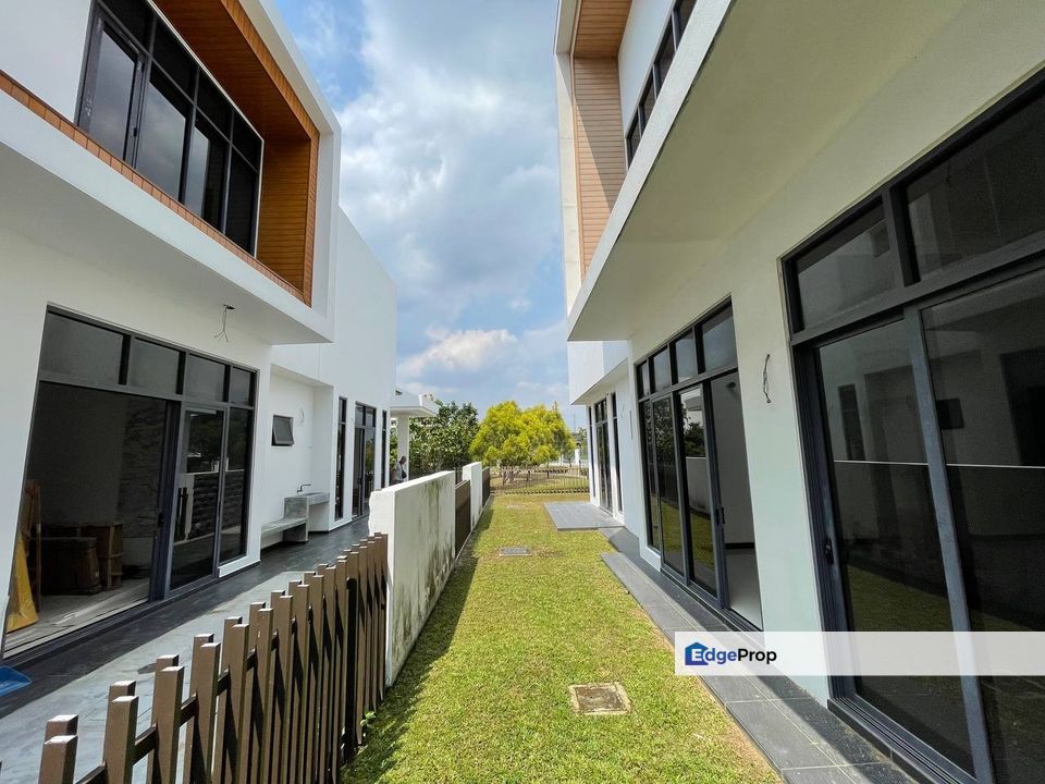 CANTIK | 2 STOREY SEMI-D @ REGIO VILLA, ECO SANCTUARY BANDAR RIMBAYU, Selangor, Kota Kemuning