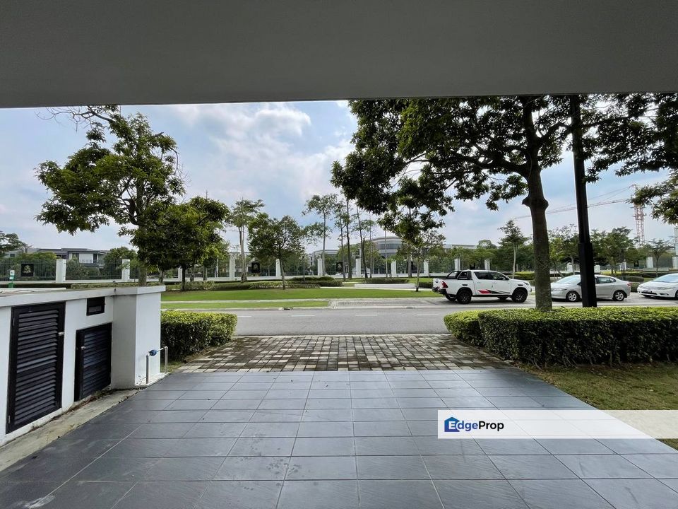 CANTIK | 2 STOREY SEMI-D @ REGIO VILLA, ECO SANCTUARY BANDAR RIMBAYU, Selangor, Kota Kemuning